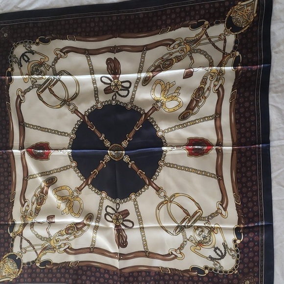 R-444- Scarf Women's 100 % Polyester NWT - Picture 1 of 6